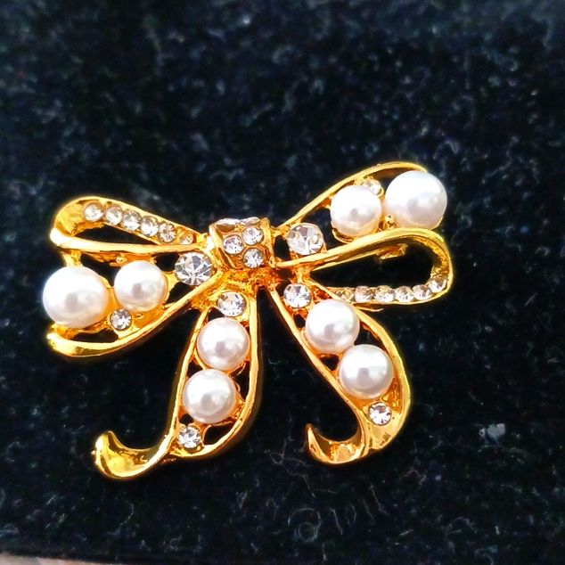 Pearl Bow Brooch 13$